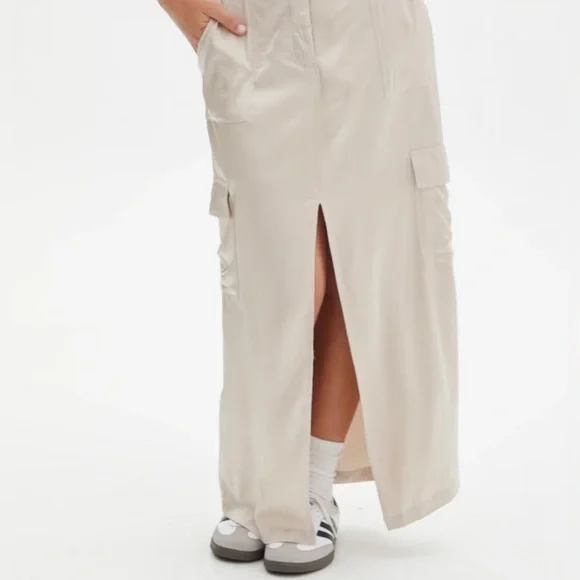 HOUSE OF HARLOW CARGO SKIRT - Picture 14 of 15